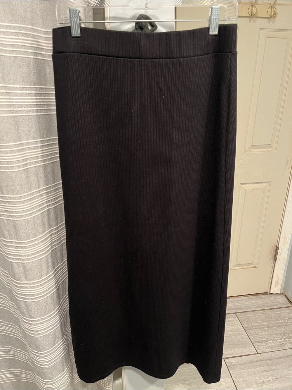 HALARA Black Maxi Ribbed Skirt